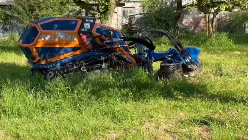 Rupsmaaier van Van der Hoef Groen & Techniek in actie